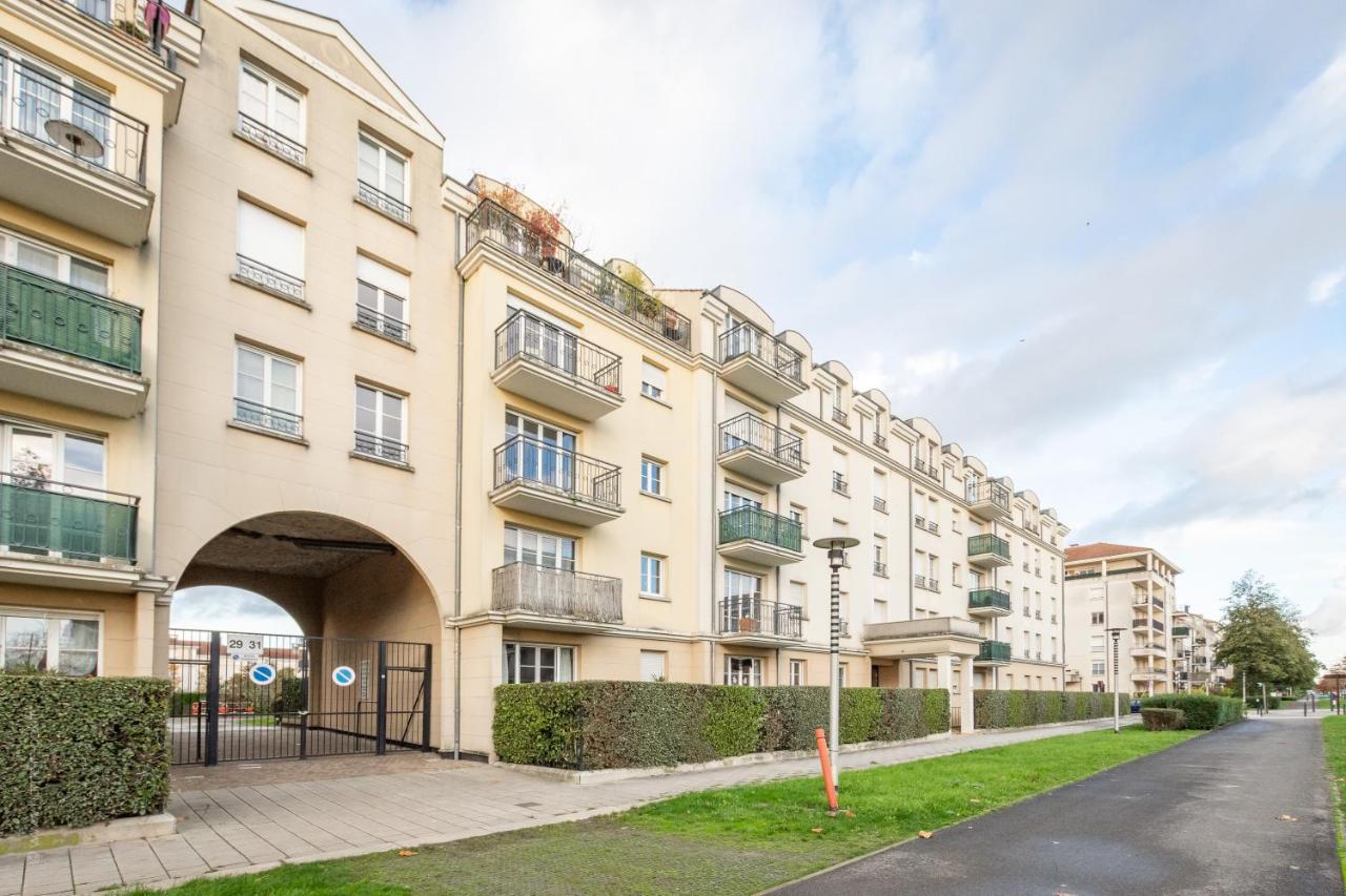 Luxe Flat For 7 - Fairytale Factory Apartment Bussy-Saint-Georges Exterior photo